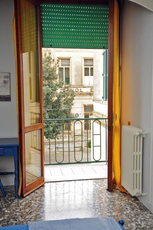 Bed and Breakfast Le Tre Civette Lecce Exterior foto
