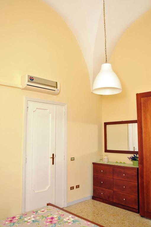 Bed and Breakfast Le Tre Civette Lecce Exterior foto